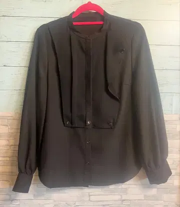 [ 택없는 새상품 ] UNITED TOKYO 요크 플레어 블라우스 블랙