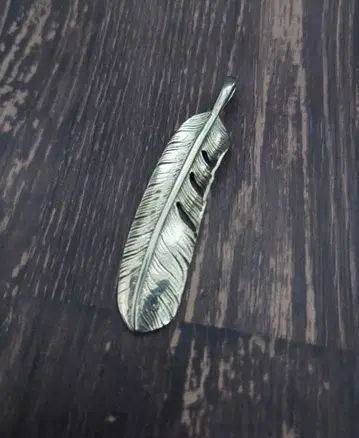 플레인 특대형 페더 목걸이 왼쪽