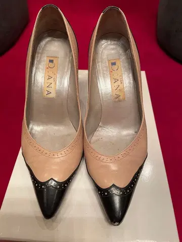 긴자 다이애나 / 베이지와 블랙 하이힐 23.5