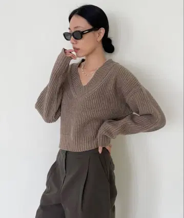 didot.showroom V넥 크롭 립 니트