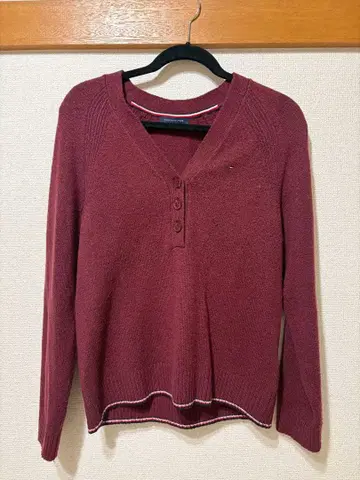 TOMMY HILFIGER 버건디 V넥 스웨터