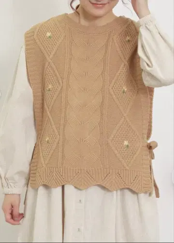 사만사 모스모스 꽃 자수 겨드랑이 리본 베스트