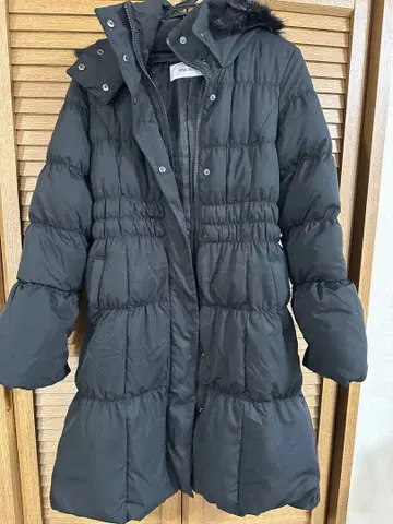 [ 새상품급 ] 로얄 파티 후드 부착 롱 기장 다운 자켓 블랙