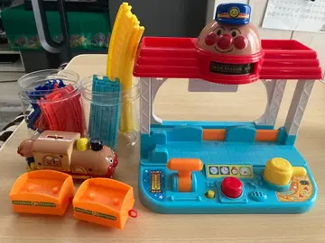 호빵맨 전차로 GO! 역과 기차 세트