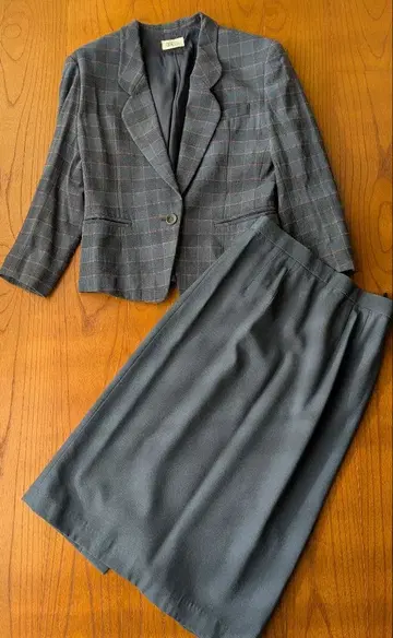 그레이 계열 체크 자켓 스커트 세트 사이즈 9