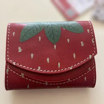 쿠아트로 갓츠 작은 지갑. 새상품 딸기