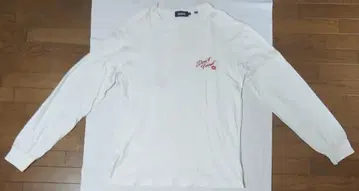 XLARGE Don't Front 몬로풍 키스 마크 화이트 긴팔 T셔츠