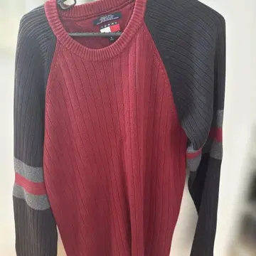TOMMY JEANS 리브 스웨터 레드/그레이
