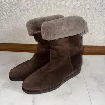 페라가모 로고 플레이트 무스탕 스웨이드 부츠 6 2/1 23.5 브라운