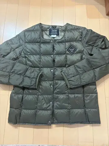 TAION 노카라 다운 자켓 M 사이즈 올리브 그린