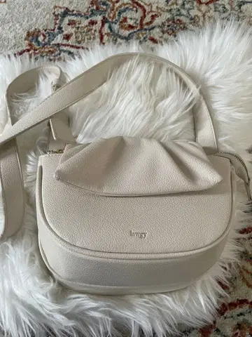 lawgy 크림색 숄더백