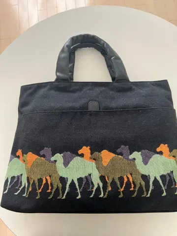 카멜 자수 토트백