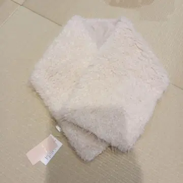 미사용 새상품 Rose Tiara 로즈 티아라 아이보리색 머플러