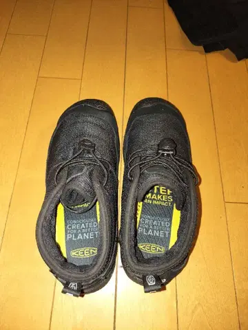 KEEN 블랙 하이컷 신발