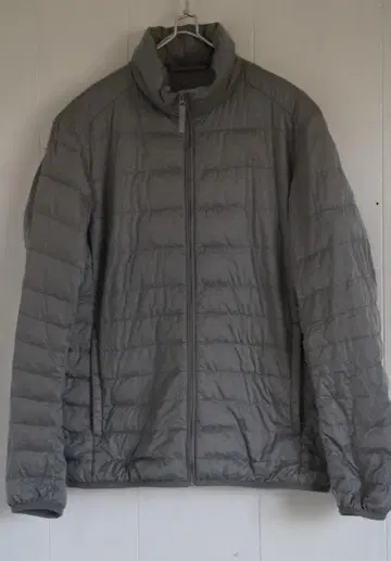 유니클로 울트라 라이트 다운 자켓 그레이 계열 M