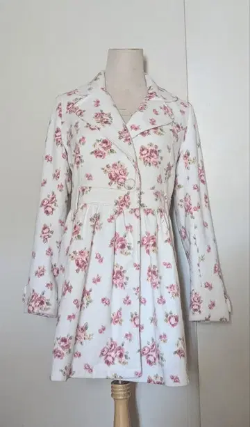 레어품 LIZLISA 리즈리사 리즈멜로 코트 꽃무늬 결품 있음