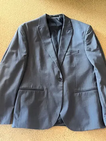 그레이 테일러드 자켓과 슬랙스 세트