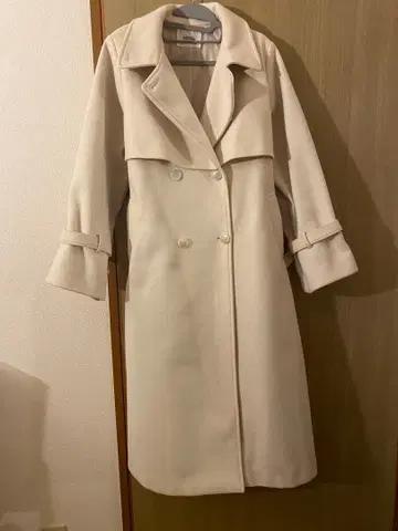 화이트 더블 브레스트 롱 코트