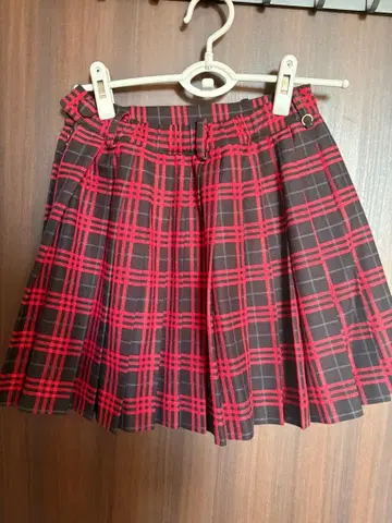 리엔다 수 엘타 빨간색과 블랙 체크 플리츠 스커트