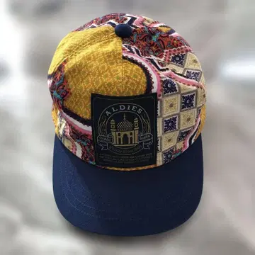 ALDIES 멀티 컬러 패턴 캡