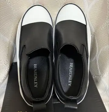 비어즐리 가죽 슬립온 스니커즈 24.5