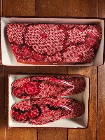 빨간색 꽃무늬 조리와 백 세트