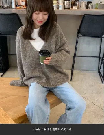 V넥 오버사이즈 니트