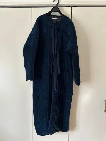 리틀 수지 네이비 퀼팅 롱 코트