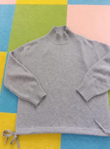 Theory 터틀넥 스웨터 사이드 슬릿