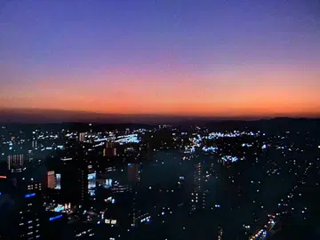 청바지 디자인이 독특합니다