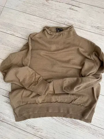 베이지 하이넥 긴팔 스웨터 100% 울