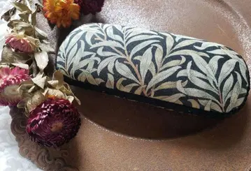 받으면 기쁜 윌리엄 모리스 안경 케이스