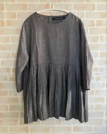 새상품급 미즈이로 인드 플리츠 블라우스 린넨 혼방 7부 소매