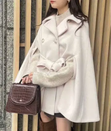 NICE CLAUP 판초 코트 크림색 케이프 코트 더블 버튼