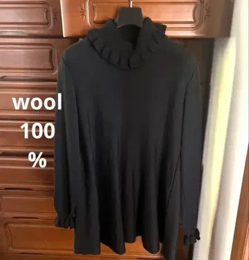 블랙 프릴 터틀넥 니트