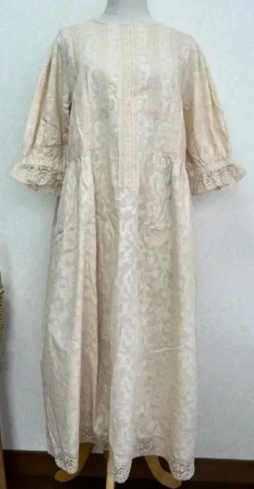 택 포함 새상품 사만사 모스모스 레이스 패치 원피스 F 베이지