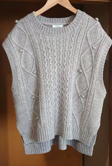 미사용 새상품 헤븐리 HEAVENLY 니트 베스트 그레이 케이블 짜임