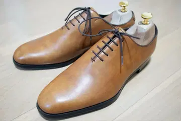 리걸 홀컷 브라운