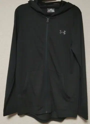 UNDER ARMOUR 블랙 핏 후드티 MD 폴리에스테르 100%