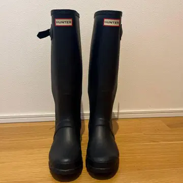 HUNTER 네이비 롱 부츠 버클 포함