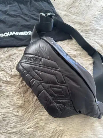 정가 67100엔 DSQUARED2 ICON 로고 바디백 미사용