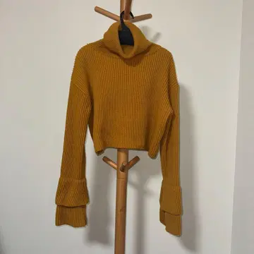 MC McQueen 한국제 소매 길고 기장 짧은 귀여운 니트