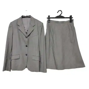 마가렛호웰 상하의 사이즈가 다르지만 9호 스커트 수트