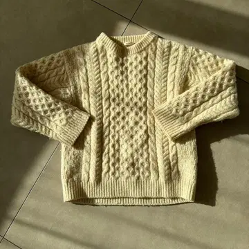 셰르 이에나 케이블 니트 스웨터 아이보리