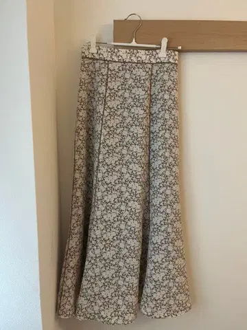 SNIDEL 꽃무늬 머메이드 스커트 라이트 핑크