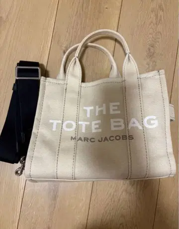 MARC JACOBS 더 토트 백 베이지