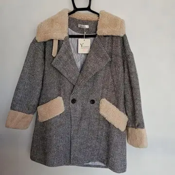 헤링본 보아 부착 피 코트