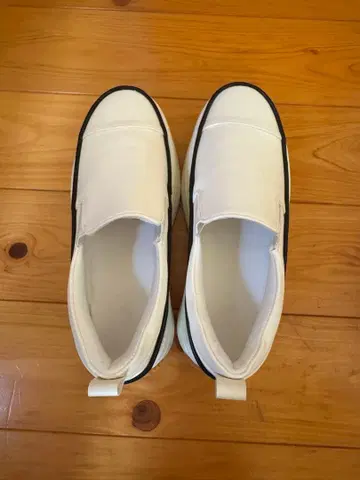 화이트 플랫폼 스니커즈