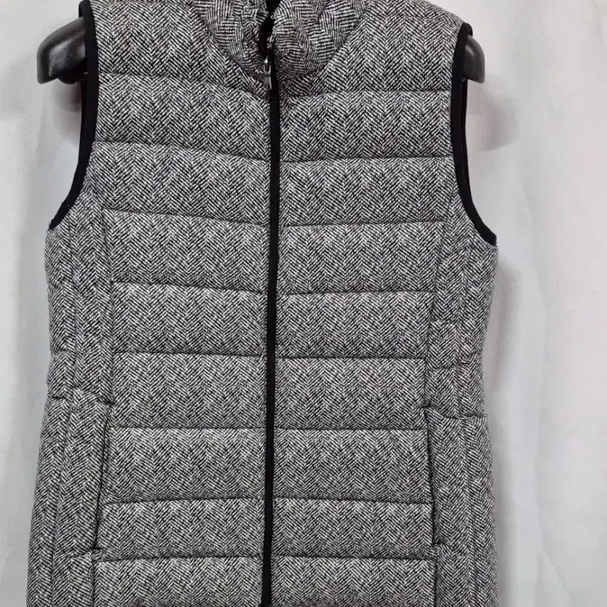 URBANIC30 アーバニック30 Lodge Knit Vest This is the Urbanic 30 Lodge Knit Vest. on Bunjang Global Site.