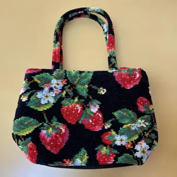 페이 이치고 패턴 자수 핸드백